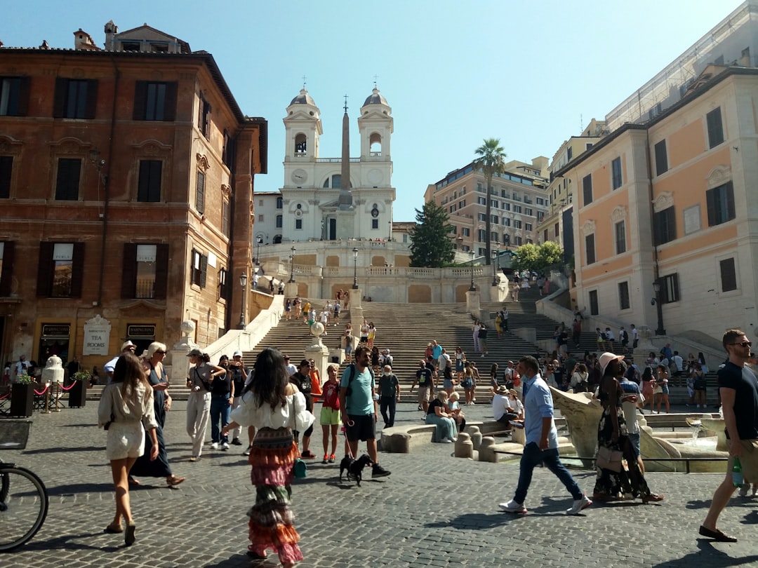 looks like a scene from Roman Holiday