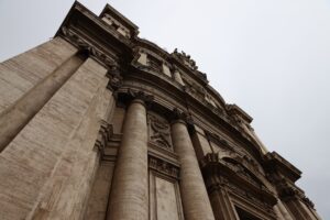 a very tall building with some very tall pillars