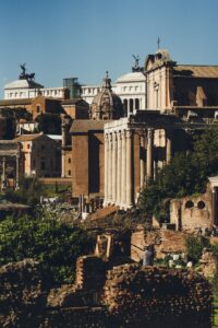a large building with many columns on top of it