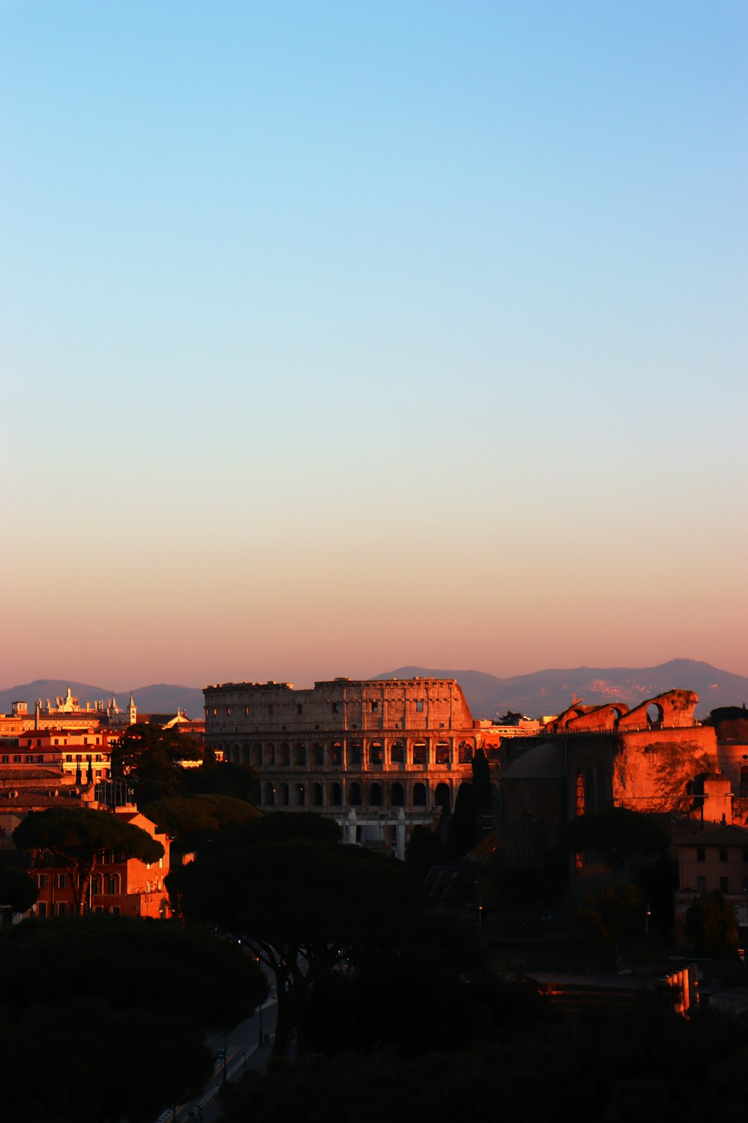 Atardecer en el coliseo romano