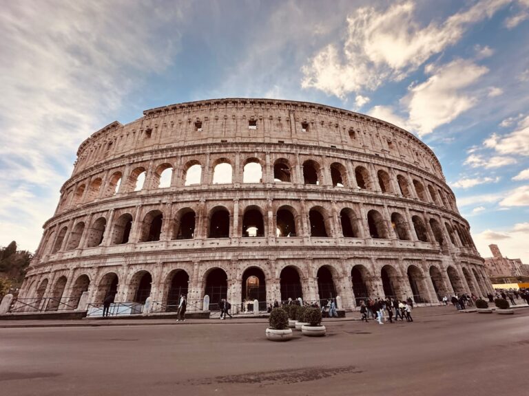 a very large building with a sky background